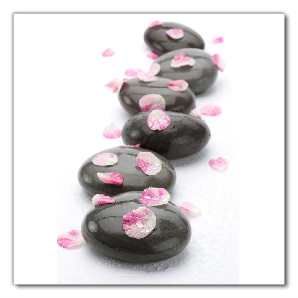 Wallario selbstklebende Möbelfolie/ Tischdecke für Innen und Außen, Größe: 60 x 60 cm - Dunkle Steine mit Blütenblättern