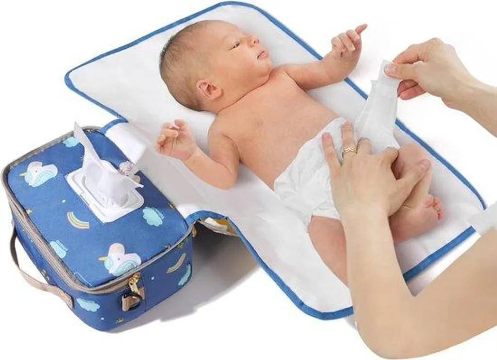 Accessoire poussette bleu pour sorties bébé et rangement de promenade