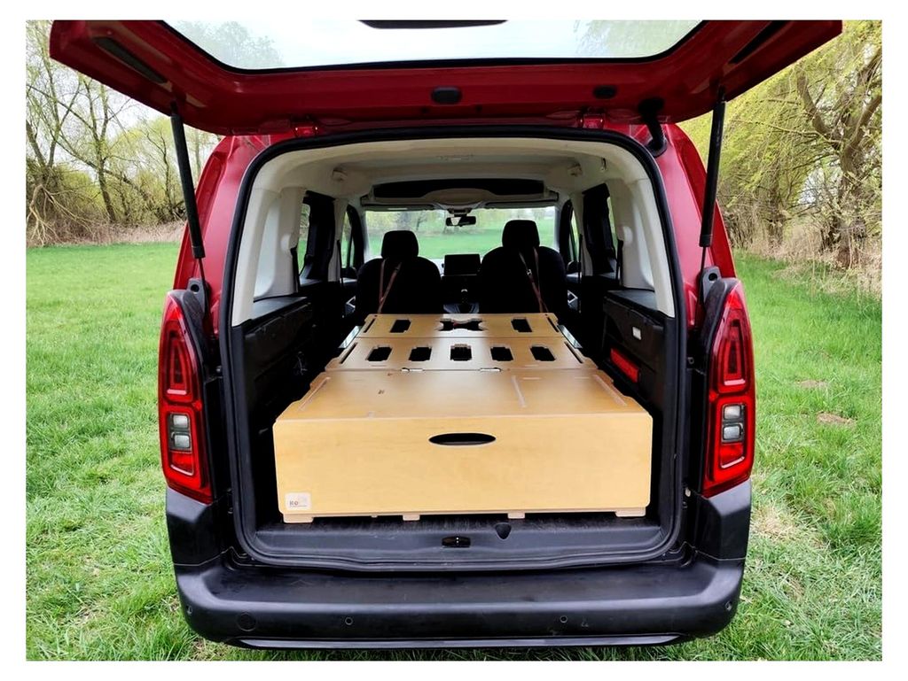 Multifunktionale Campingbox für Hochdachkombis zum Stecken ohne Schrauben