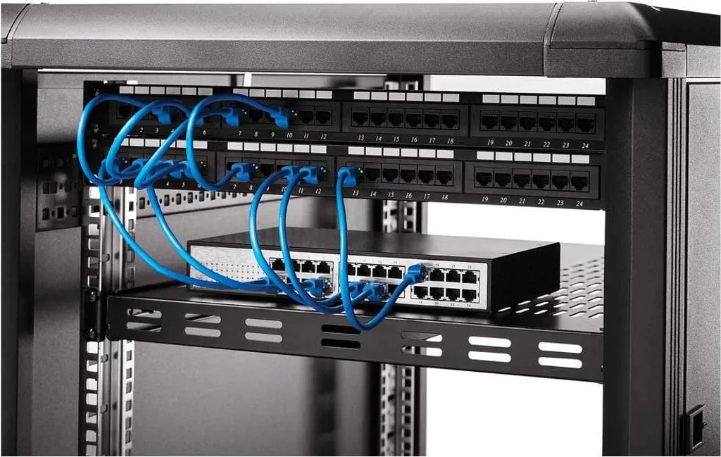 StarTech.com Étagère de Rack 1U Ventilée Réglable 150kg - Noir Acier - 15