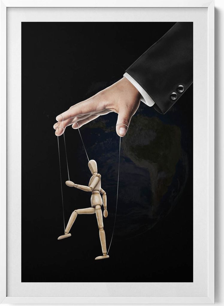 Hand steuert eine Marionette– Wandbild mit Rahmen – Gerahmtes Bild – Wanddekoration – 70x100 cm – Weiß Rahmen