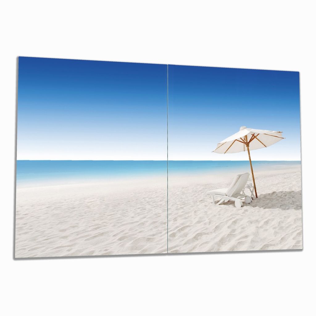 Wallario Herdabdeckplatte aus Glas, Größe 80 x 52 cm 2-teilig, Motiv Sonnenliege am weißen Strand unter blauem Himmel