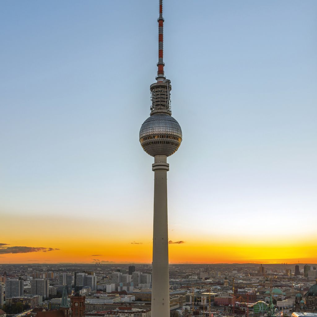 Berlin Kunstdruck Bild - Der Fernsehturm Bei Sonnenaufgang (70 x 70 cm)
