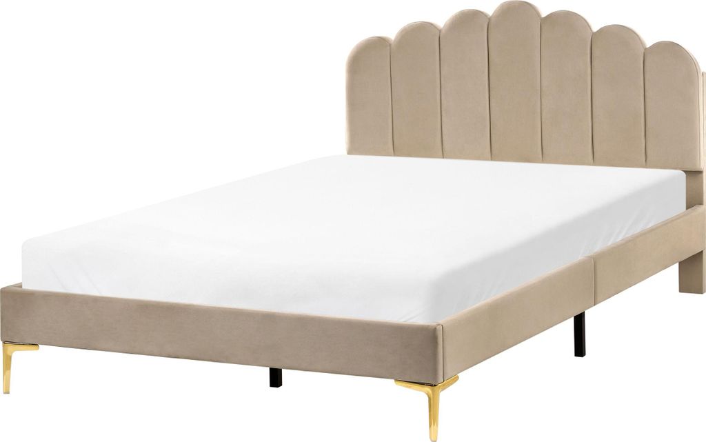 BELIANI Bett Taupe Samt Gepolstert mit Lattenrost 140x200 cm Hohes Muschel Kopfteil Gesteppt Metallbeine Schlafzimmer Polsterbett Samtbett