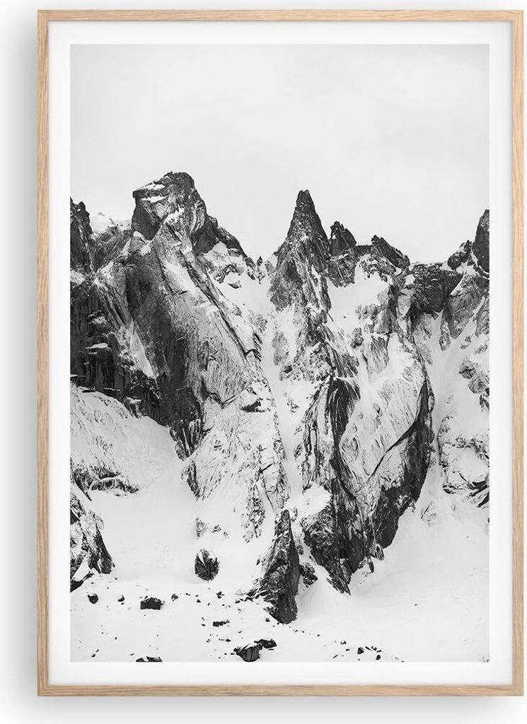 Gerahmtes Poster - Rahmen in heller Eiche - Alpen Schnee Monochrom - 70x100 cm - Wand Bild - Wanddeko - Wandbilder - Kunstposter - Wandposter - Bil...