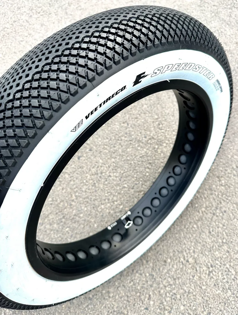 Pneu pour Fat Bike Electrique Vee Rubber E-Speedster 20x4 Flanc Blanc