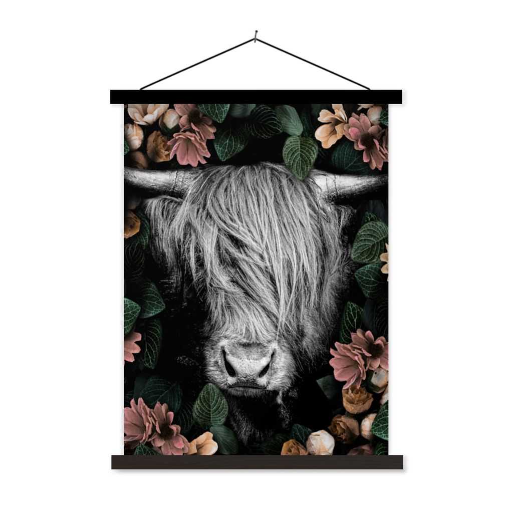 MuchoWow Textilposter Schottischer Highlander - Blumen - Schwarz und weiß - Pflanzen - Dschungel 60x80 cm mit schwarzem Rahmen - Plakathalter