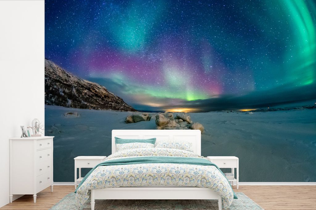 MuchoWow Fototapete für Wohnzimmer oder Schlafzimmer Wandtapete Vinyl Motivtapete Nordlichter - Schnee - Farben - 360x240 cm - Vinyl-Tapete
