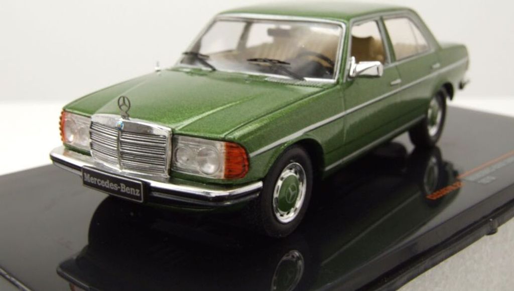 Ixo Models CLC587 Mercedes 240 D W123 1976 grün metallic 1:43