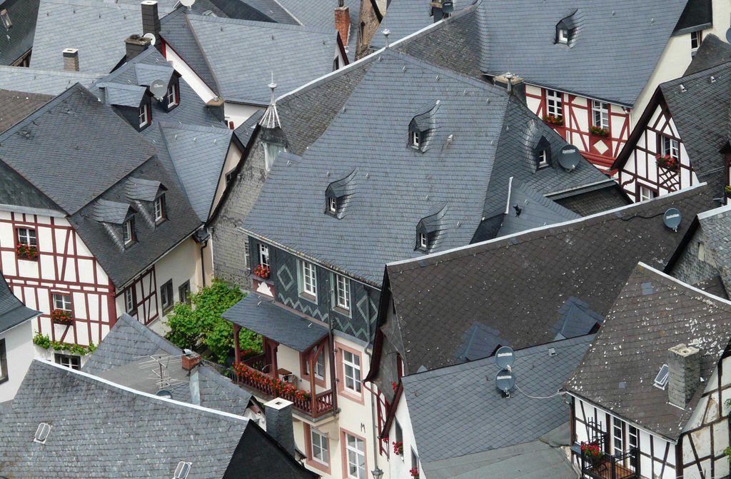 hansepuzzle 15257 - Fachwerk-Haus Puzzle, 500 Teile, Gebäude, 46,0 x 30,0cm mit hochwertiger Aufbewahrung, Kartonbox & Beutel
