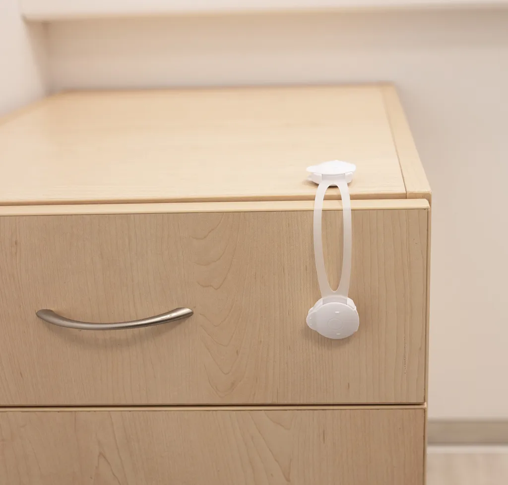 Serrure d'armoire flexible anti-pincement 2pcs verrous blancs sécurité