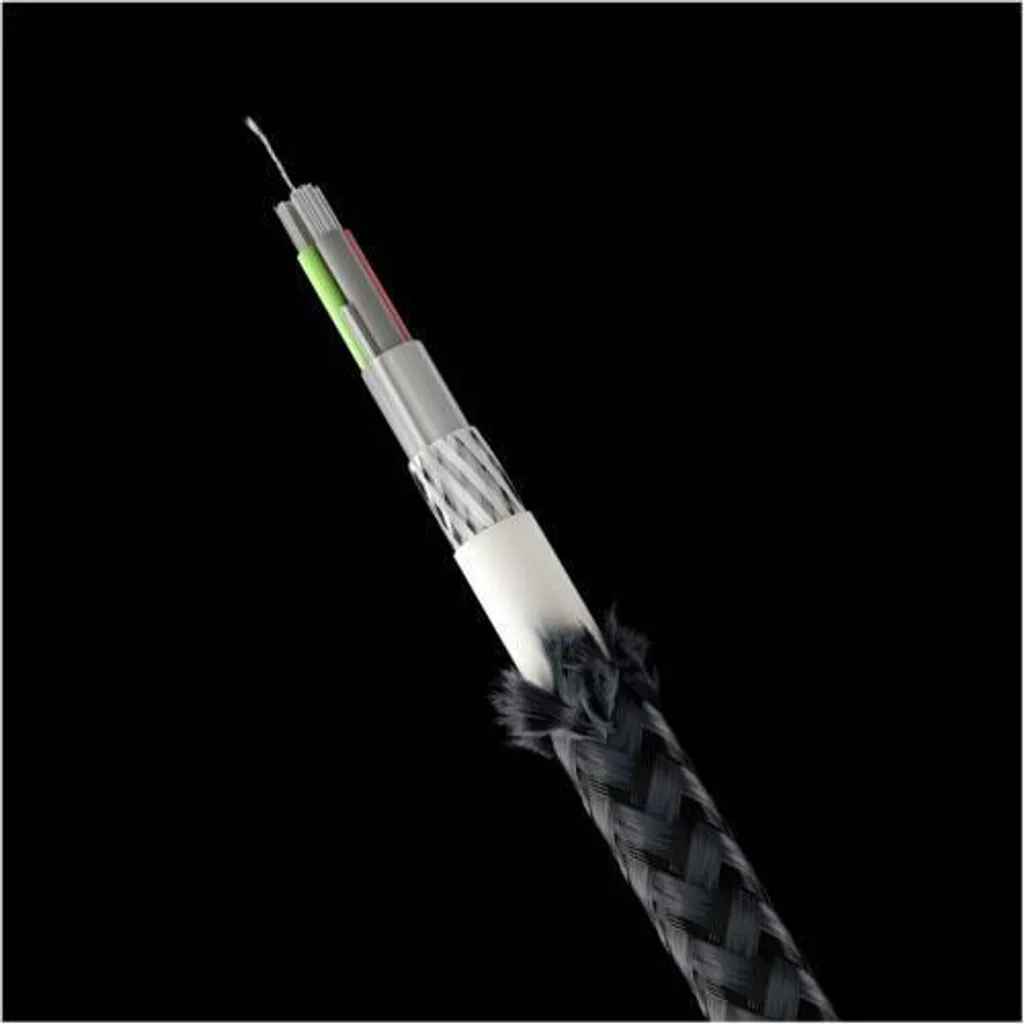 Câble USB-C Lightning 1.5m Nomad en Polyamide pour charge iPhone de bureau - 13