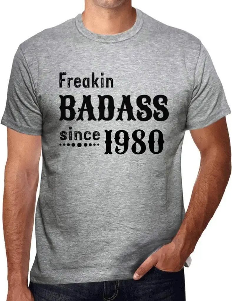 Herren Grafik T-Shirt Verflucht knallhart seit 1980 – Fricking' Badass Since 1980 – Geschenk 44. Geburtstag Jahrestag 44 Jahre Jubiläum 44 Jä...