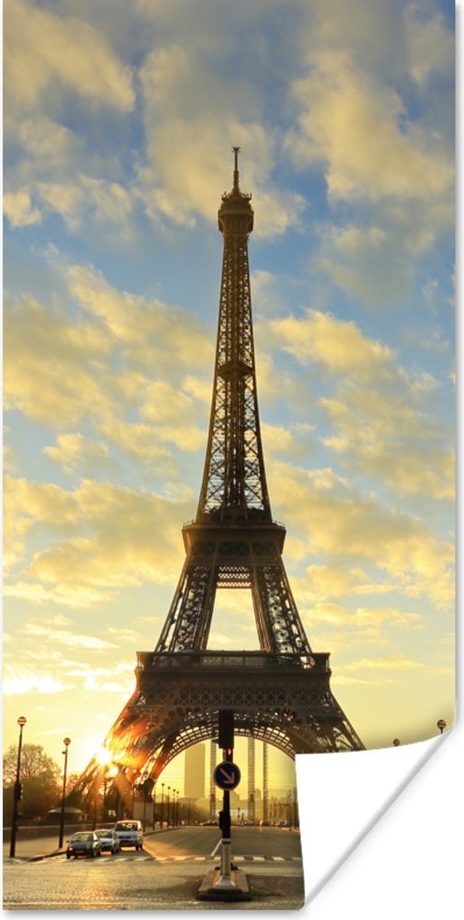 MuchoWow Poster Der Eiffelturm mit einem einzigartigen orangefarbenen Himmel aufgrund der tiefstehenden Sonne 75x150 cm - Dekoration für die Wände