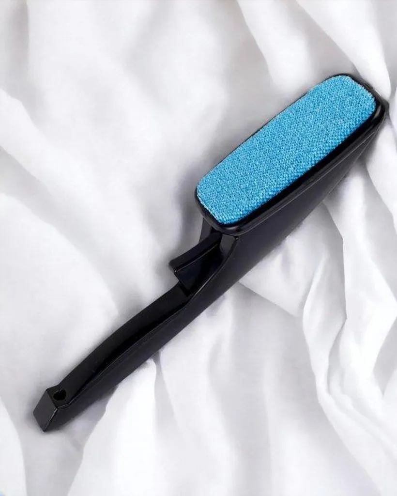 Brosse à vêtements rotative : éliminez poils et peluches sans effort