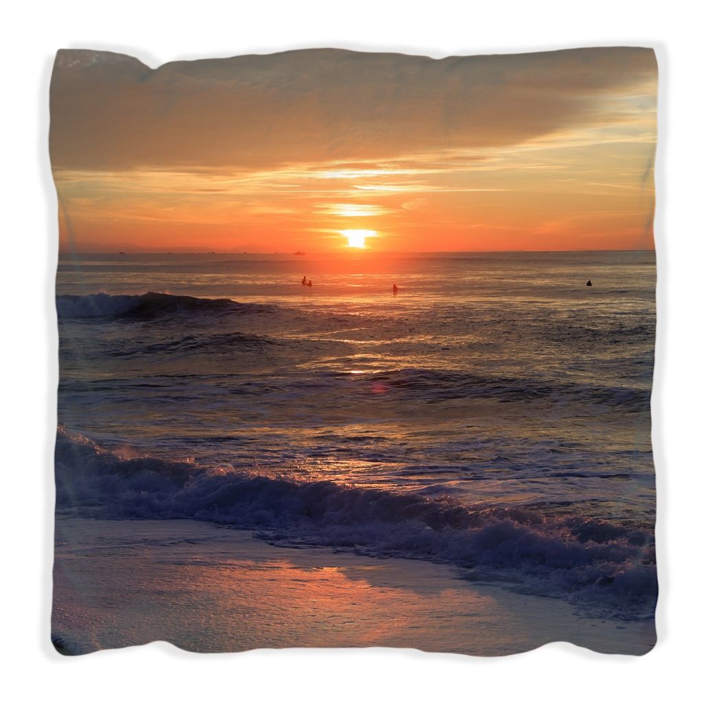 Wallario Premium Kissen, weiche Oberfläche, mit Motiv Sonne über dem Meer, Größe: 30 x 30 cm, mit weißer Rückseite