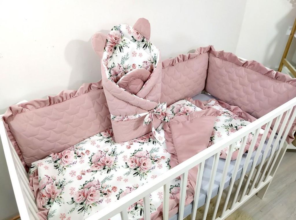 Baby Bettwäsche Set- 4 teiliges Set mit Babybettwäsche, Einschlagdecke und Bettnestchen Bettumrandung, für Babybett 120×60cm, Blumen und Altrosa