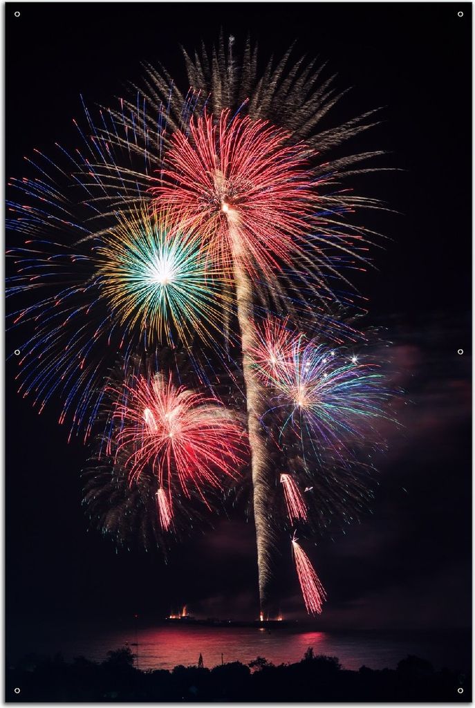 Wallario Outdoor-Poster für Garten oder Balkon, Motiv Feuerwerk bei Nacht, in ca. 61 x 91,50 cm
