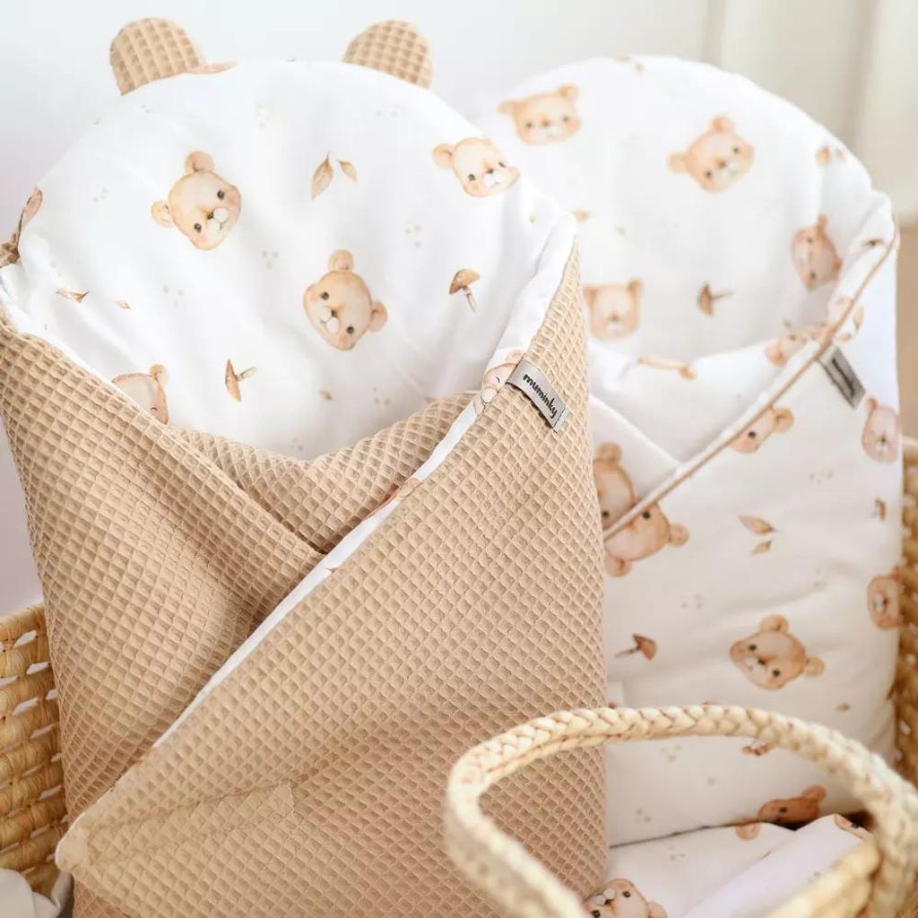 Muminky | Baby Einschlagdecke - 75x75 cm - Braun und Teddybären - 100 Baumwolle - Weich, Atmungsaktiv, Sicher