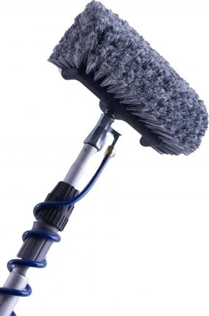 Nettoyeur télescopique pour panneaux solaires et vitres hautes de toit