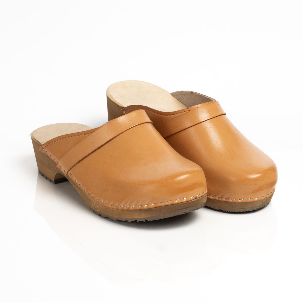 Damen Holzclogs aus braunem veganem Leder – Klassische Produktbild 