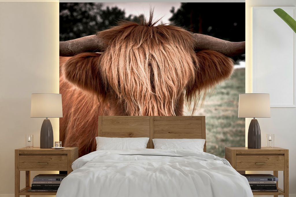 MuchoWow Fototapete für Wohnzimmer oder Schlafzimmer Wandtapete Vinyl Motivtapete Schottischer Highlander - Baum - Gras - 240x240 cm - Schlafzim...