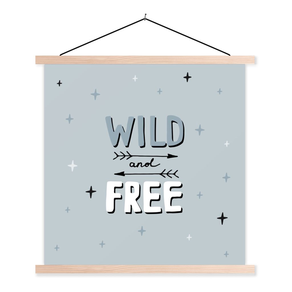 MuchoWow Textilposter Wild und frei - Zitate - Sprichwörter - Kinder - Baby - Jungen - Mädchen 120x120 cm mit holzfarbenen Rahmen - Textil-Poster
