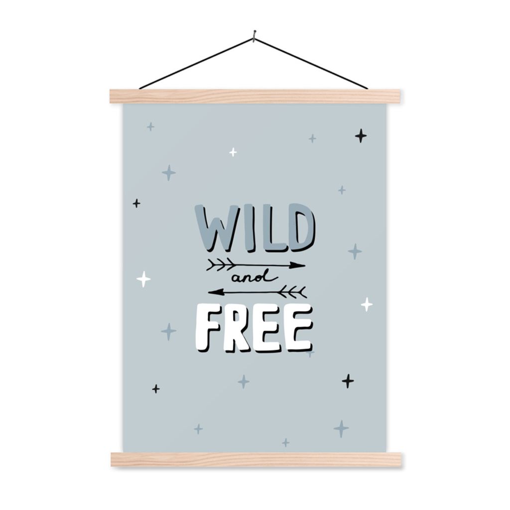 MuchoWow Textilposter Wild und frei - Sprichwörter - Zitate - Kinder - Baby - Jungen - Mädchen 40x53 cm mit holzfarbenen Rahmen - Schlafzimmer