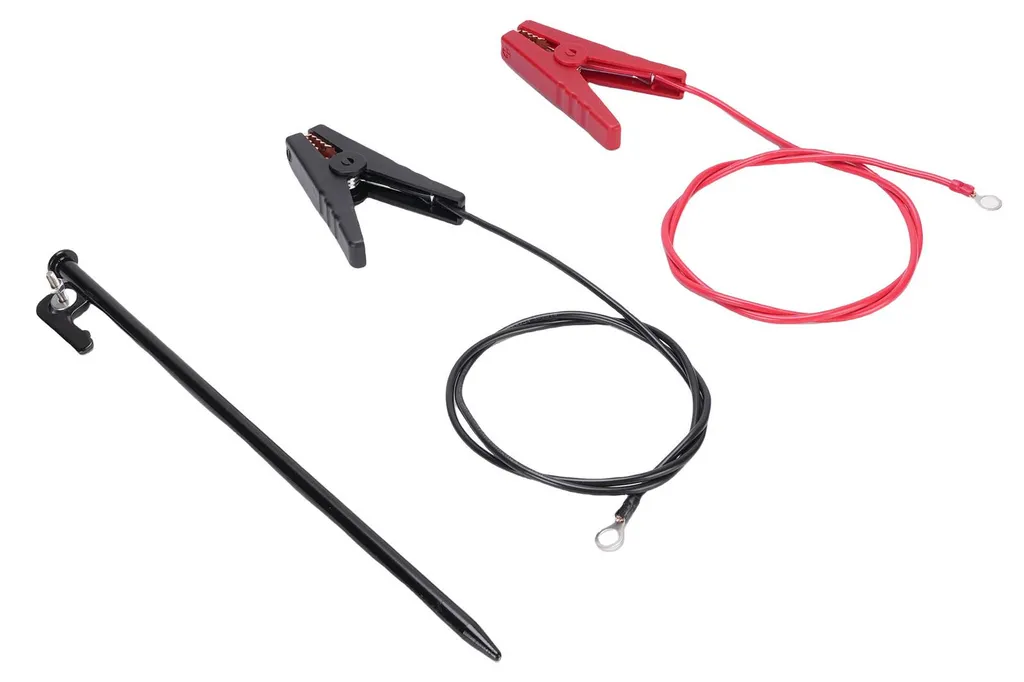 Piquet de terre pour clôture électrique avec câble et pince de connexion