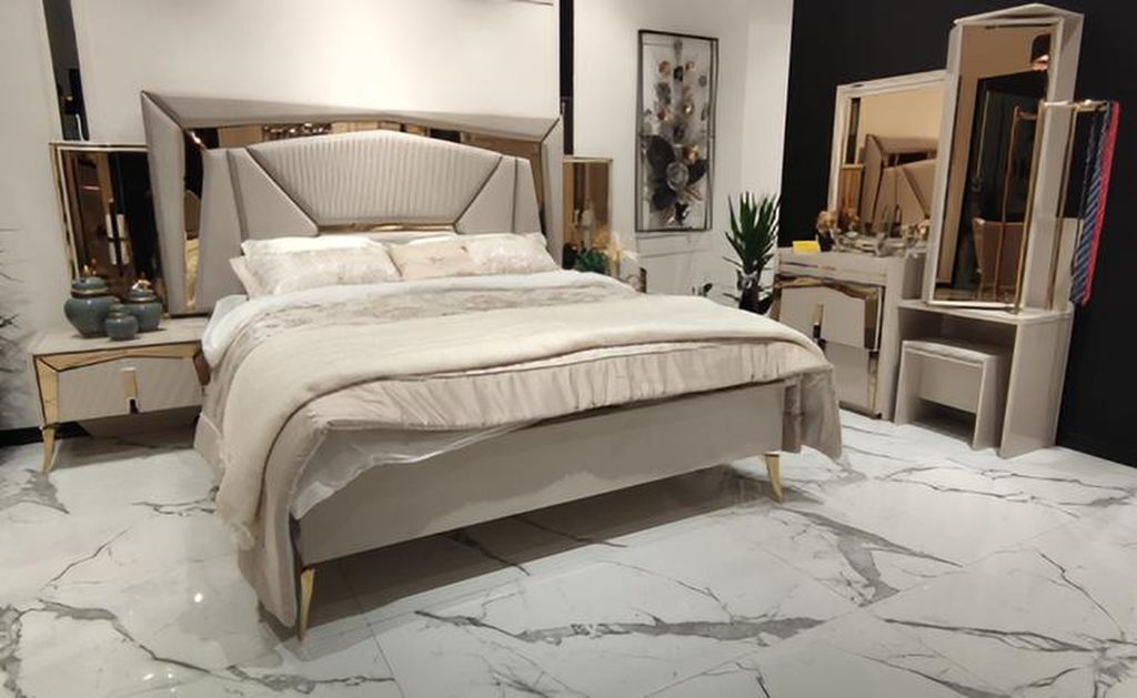 Doppelbett Nachttische mit Spiegel Schminktisch Beige Gold Schlafzimmer