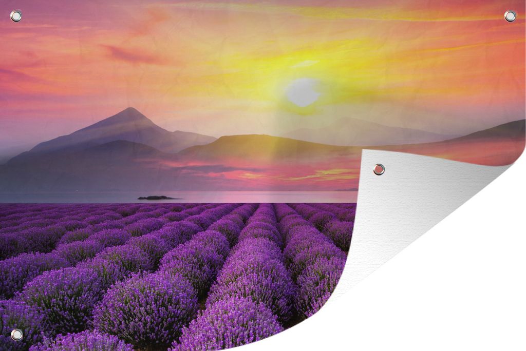 MuchoWow 90x60 cm Outdoor-Poster Gartendeko Sichtschutz Garten Poster für den Garten Ein Lavendelfeld mit Bergen im Hintergrund