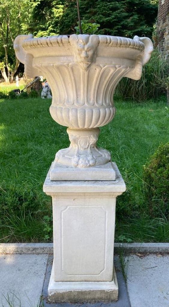 Casa Padrino Barock Blumentopf mit Säule Weiß Ø 73 x H. 141 cm - Prunkvoller Pflanzentopf mit Gartensäule im Barockstil - Barock Garten Deko Ac...