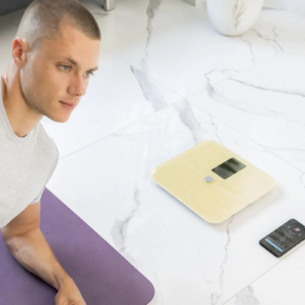 Cecotec Surface Precision 10400 Smart : Suivi Forme et Santé en Jaune