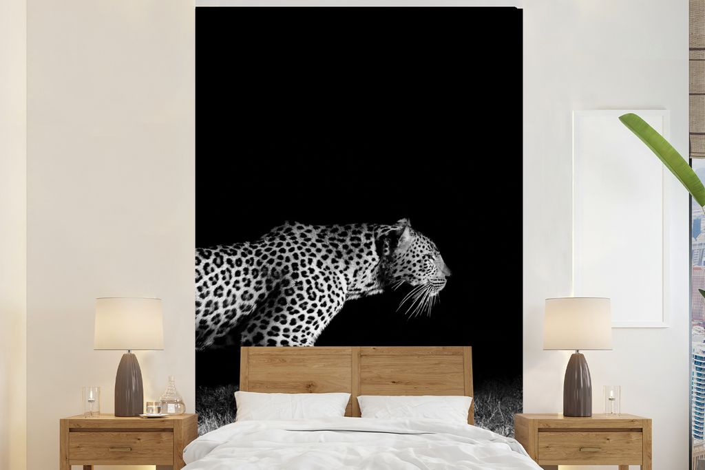 MuchoWow Fototapete für Wohnzimmer oder Schlafzimmer Wandtapete Vinyl Motivtapete Wildtiere - Leopard - Gras - Schwarz - Weiß - 195x300 cm - Da...