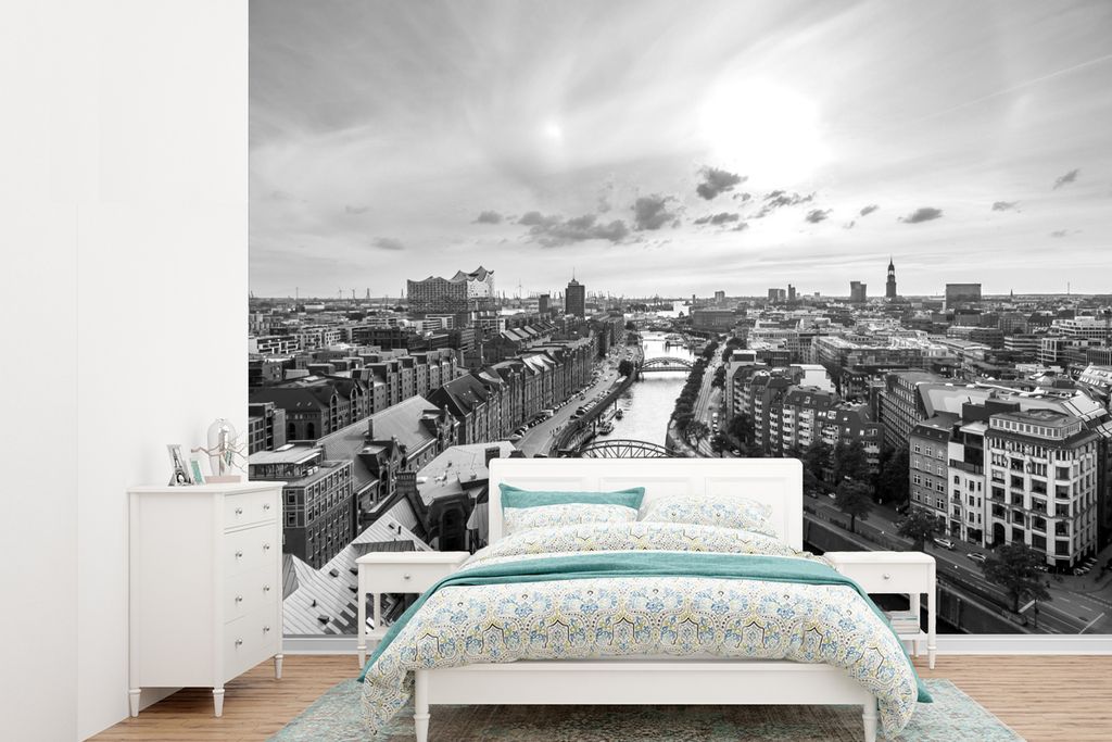 MuchoWow Fototapete für Wohnzimmer oder Schlafzimmer Wandtapete Vinyl Motivtapete Hamburg Speicherstadt - schwarz-weiß - 330x240 cm - Vinyltapete