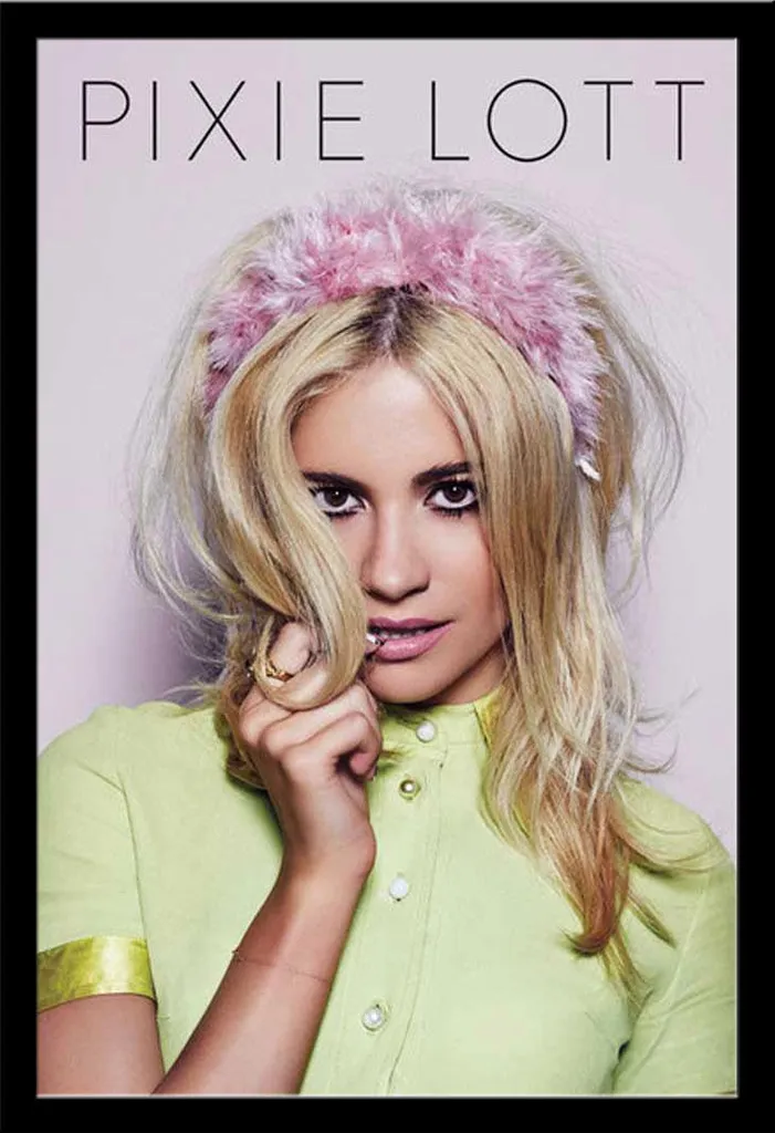 Offerta Poster Pixie Lott con Cornice Shinsuke Maxi Nero Acrilico
