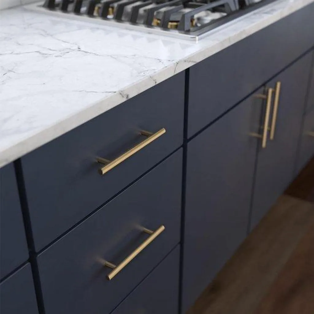 Meuble-bar Franklin en bronze champagne avec porte-verres intégré