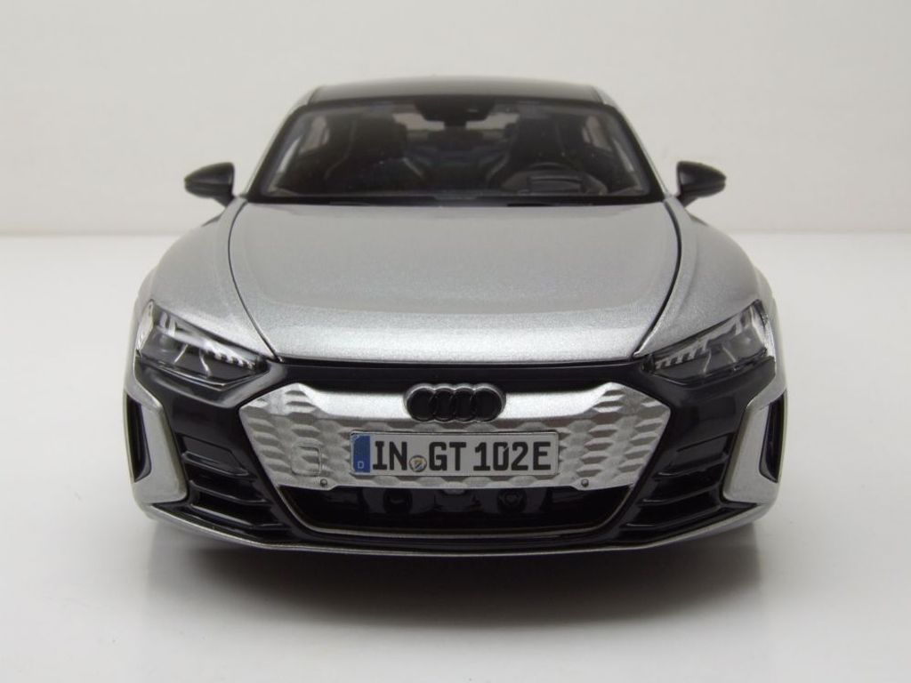 Audi RS e-tron GT strieborná 1:18 BBURAGO Obrázok produktu 15