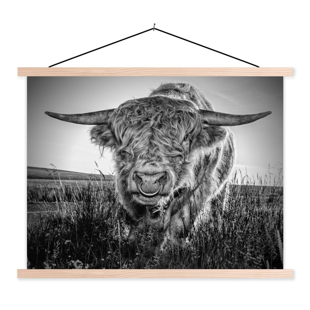 MuchoWow Textilposter Schottischer Highlander - Schwarz und Weiß 120x90 cm mit holzfarbenen Rahmen - Magnetisch