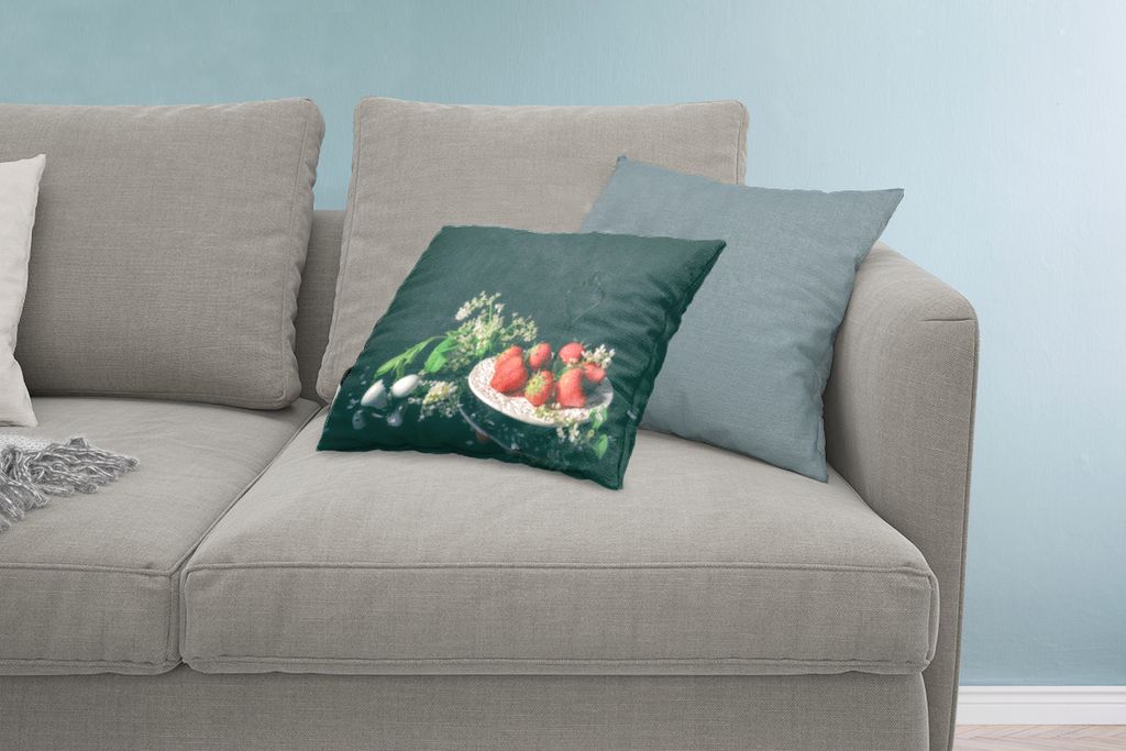 MuchoWow Zierkissen Sofakissen Wohnzimmer Dekokissen 60x40 cm Erdbeeren - Malerei - Stillleben - Blumen - Ei - Teller - Kopfkissen - Polster mit ...