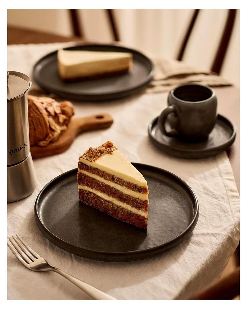 4er Set Dessertteller aus Steingut Ø22 cm – Handgefertigte Kuchenteller in Schwarz – Elegante Frühstücksteller – Geschirrset für kleine T...
