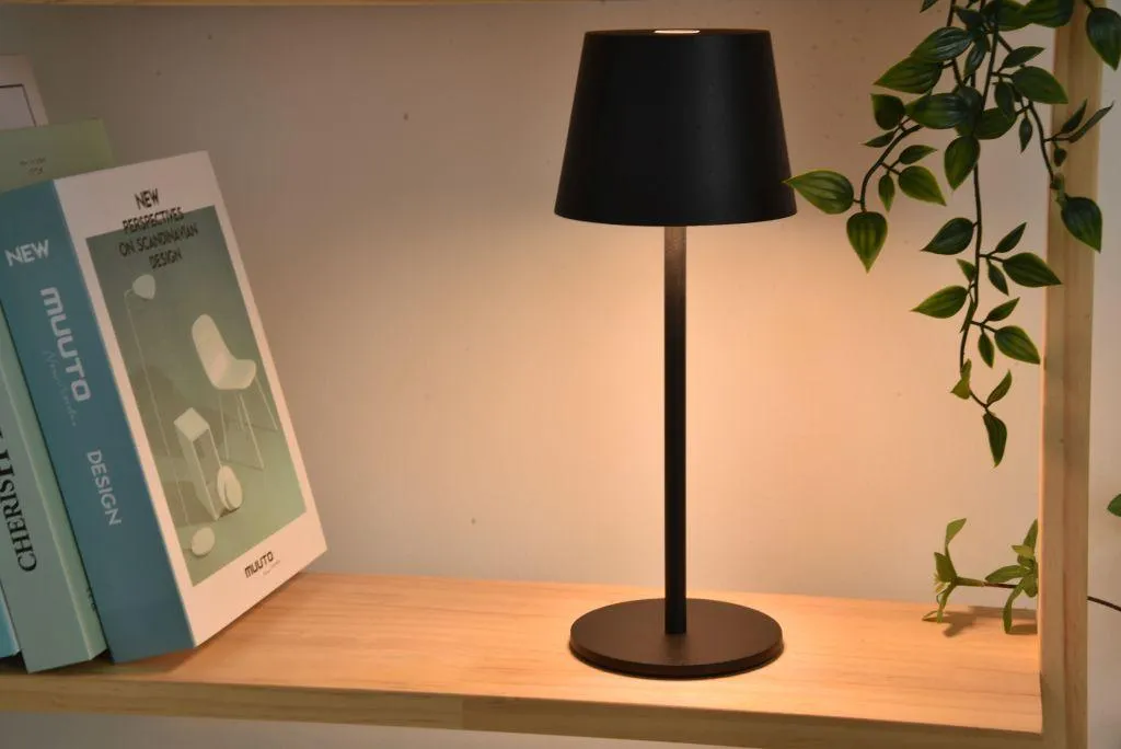 Lampe LED rechargeable sans fil ROBLE : finis les câbles sur la terrasse