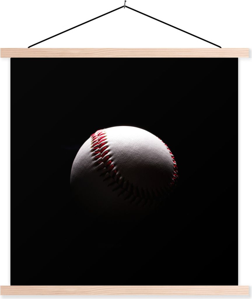 MuchoWow Textilposter Ein Baseball auf schwarzem Hintergrund 60x60 cm mit holzfarbenen Rahmen - Wanddekoration