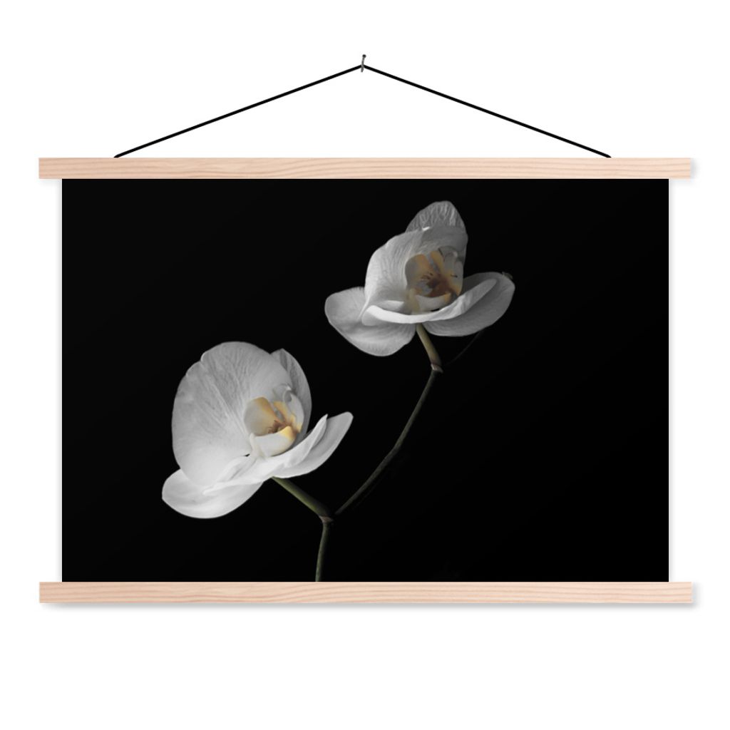 MuchoWow Textilposter Orchidee - Blumen - Schwarz - Weiß - Stilleben 60x40 cm mit holzfarbenen Rahmen - Bilder