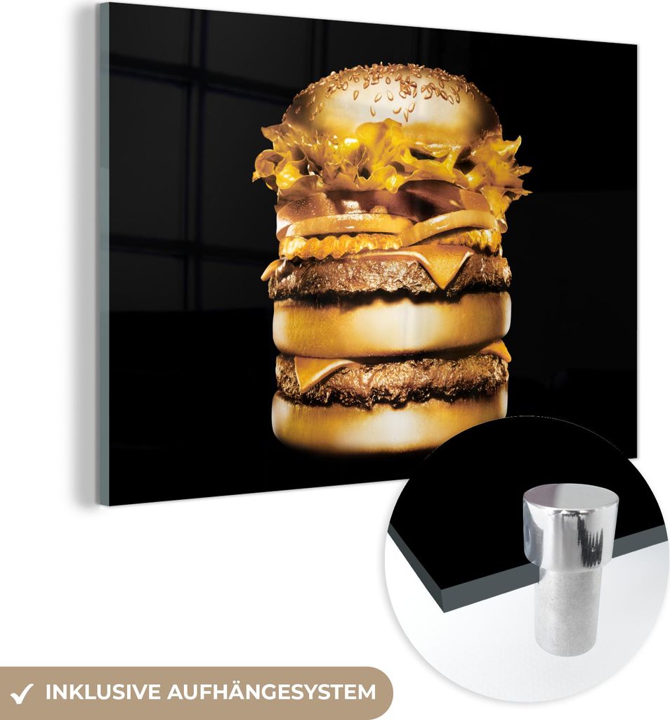 MuchoWow Glasbilder - Bilder auf Wandbild - Foto auf Glas Goldener Hamburger auf schwarzem Hintergrund. 90x60 cm Wanddekoration aus Glas - Acrylgla...
