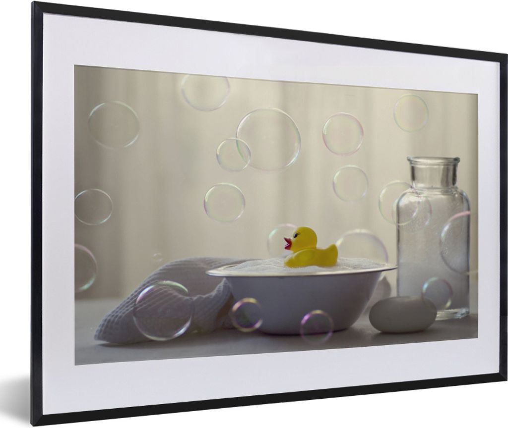 MuchoWow Gerahmtes Poster Gummi-Ente - Schüssel - Suds 60x40 cm - Poster mit Schwarzem Bilderrahmen Wandposter Rahmen Foto Bilder - Schlafzimmer...