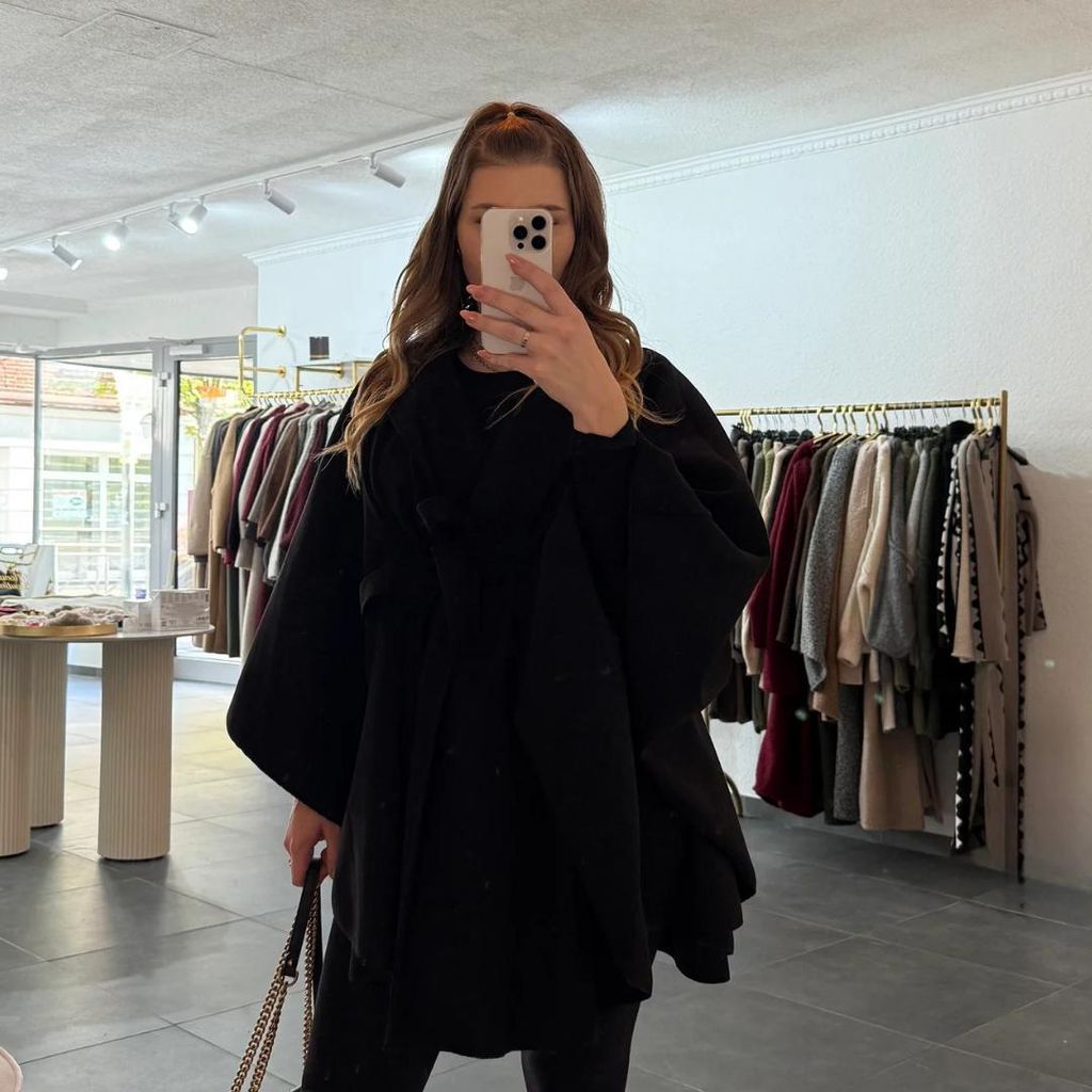 Cape Poncho "Fiona" Schwarz Onesize (XS-XL) für Damen Poncho, Super süßes Cape für den Herbst und Winter, Frauen Cape, Wintercape, Langarm Cape...