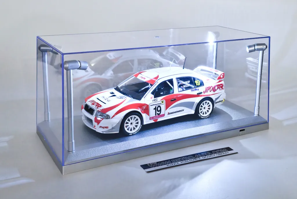 Protégez de la poussière vos voitures 1:18 avec cette vitrine LED