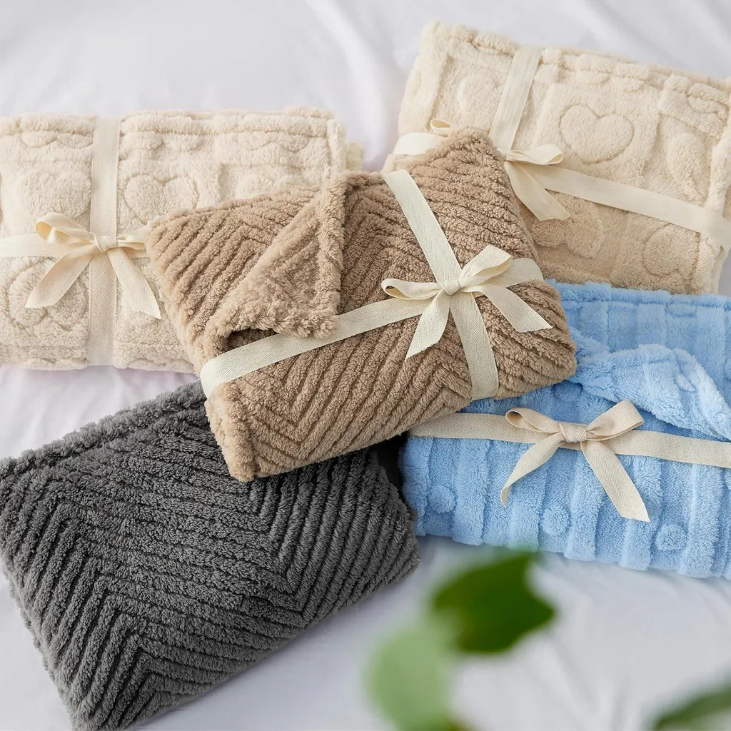 Coperta In Pile Per Bambini A Forma Di Cane Carlino - 76x101 Cm - Morbida Microfibra Per Divano