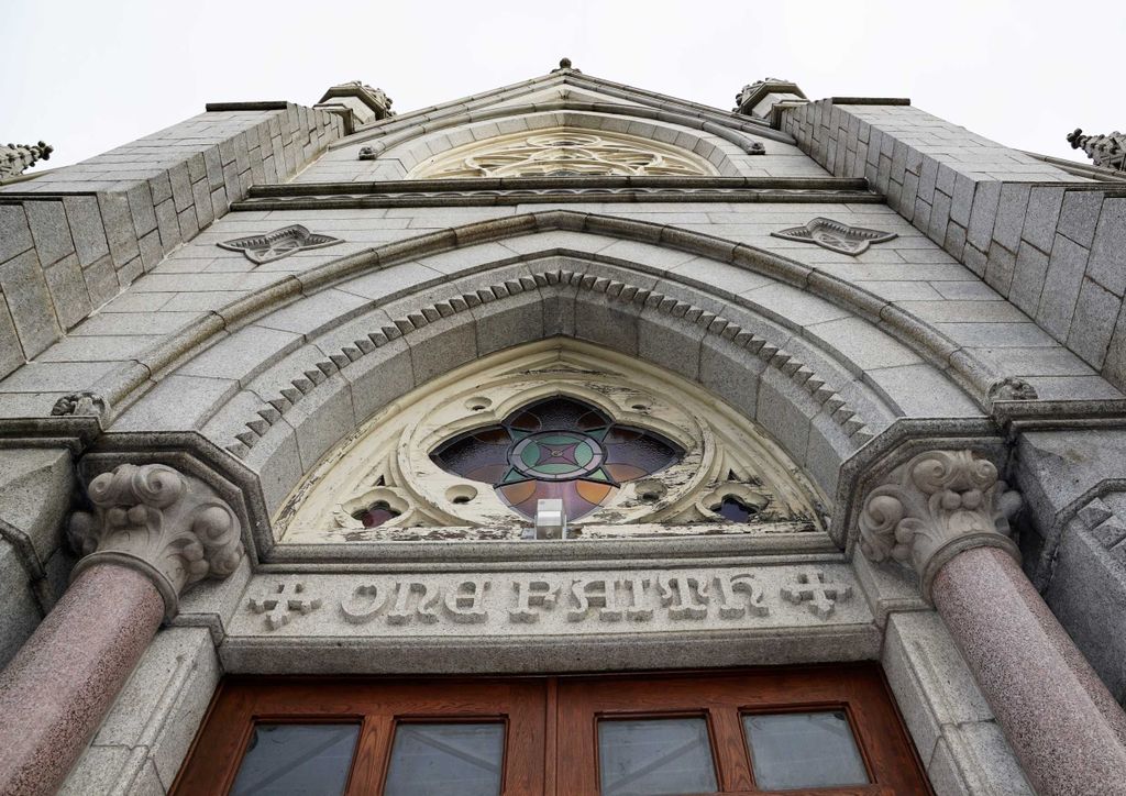 hansepuzzle 41312 - Kirche Puzzle, 260 Teile, Gebäude, 41,0 x 28,0cm mit hochwertiger Aufbewahrung, Kartonbox und wiederverschließbarem Beutel